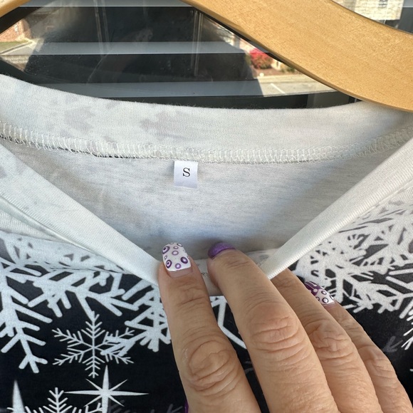 EUC Snowflake long sleeve tee ❄️ - Picture 4 of 6